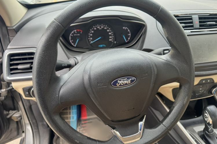 Used Ford Escort 2015 1.5L Automatic Comfort Edition Interior 5