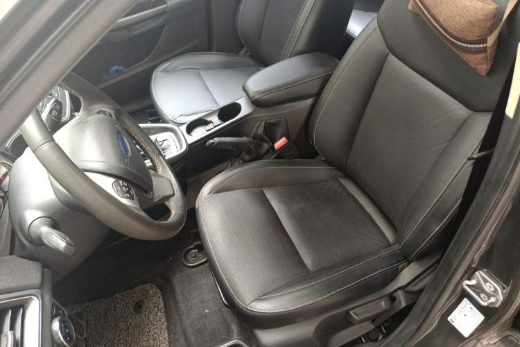 Used Ford Escort 2015 1.5L Automatic Fashion Model Left Front Seat