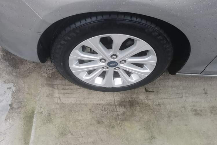 Used Ford Escort 2015 1.5L Automatic Fashion Model Left Front Wheel Hub