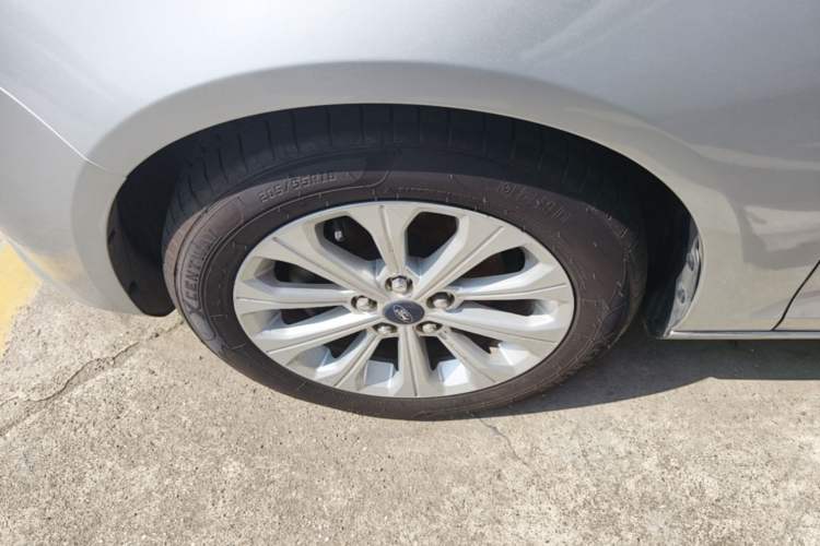 Used Ford Escort 2015 1.5L Automatic Fashion Model Left Front Wheel Hub
