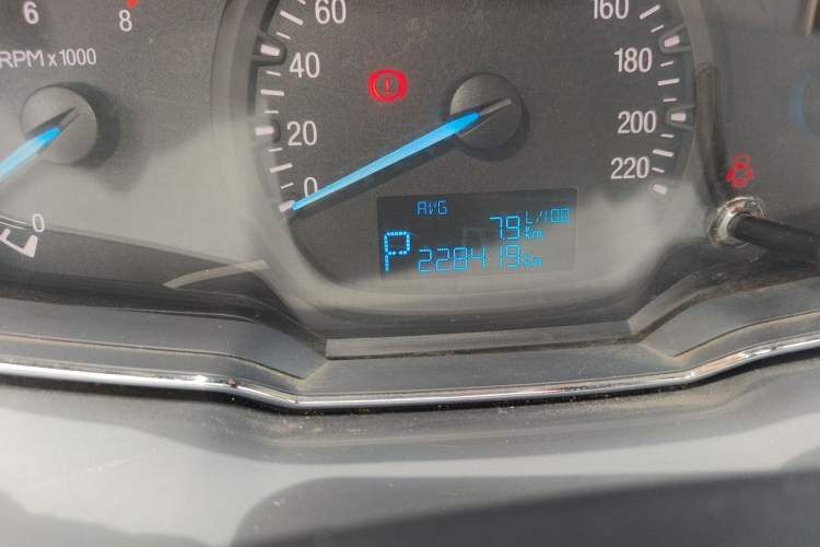 Used Ford Escort 2015 1.5L Automatic Fashion Model Odometer Close Up
