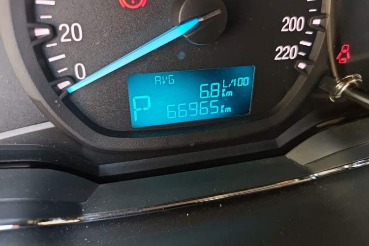 Used Ford Escort 2015 1.5L Automatic Fashion Model Odometer Close Up