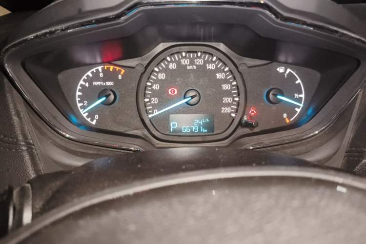Used Ford Escort 2015 1.5L Automatic Fashion Model Odometer Close Up