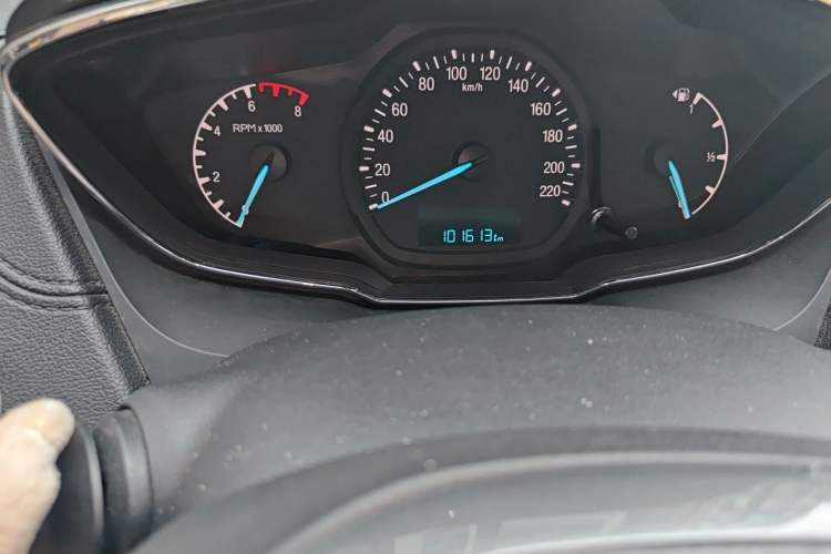 Used Ford Escort 2015 1.5L Automatic Fashion Model Odometer Close Up
