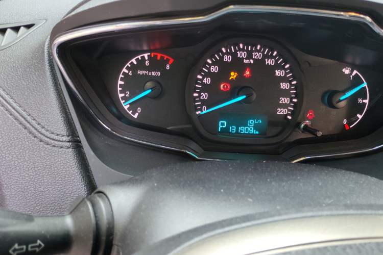 Used Ford Escort 2015 1.5L Automatic Fashion Model Odometer Close Up