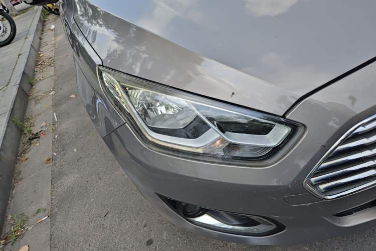 Used Ford Escort 2015 1.5L Automatic Fashion Model Right Front Headlight
