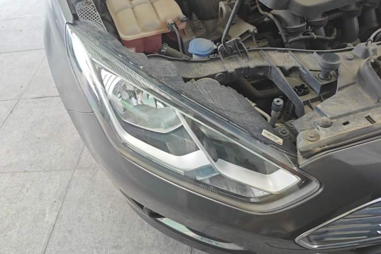 Used Ford Escort 2015 1.5L Automatic Comfort Edition Right Front Headlight