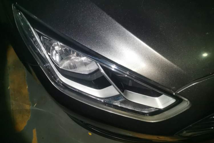 Used Ford Escort 2015 1.5L Automatic Comfort Edition Right Front Headlight