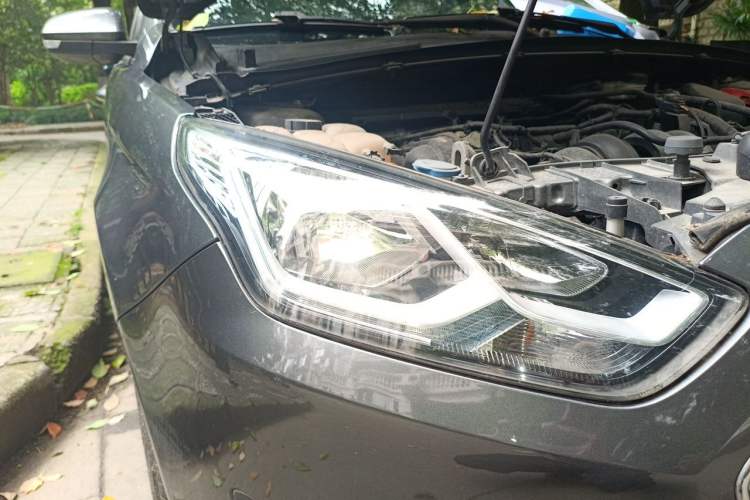 Used Ford Escort 2015 1.5L Automatic Fashion Model Right Front Headlight