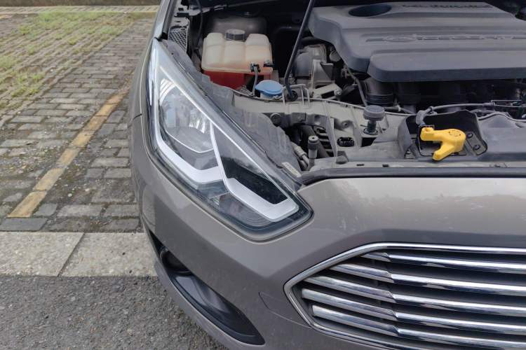 Used Ford Escort 2015 1.5L Manual Comfort Model Right Front Headlight