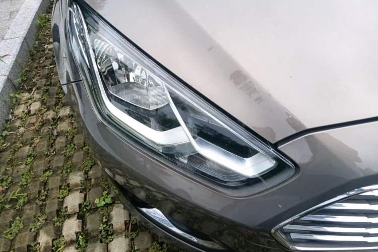 Used Ford Escort 2015 1.5L Automatic Fashion Model Right Front Headlight