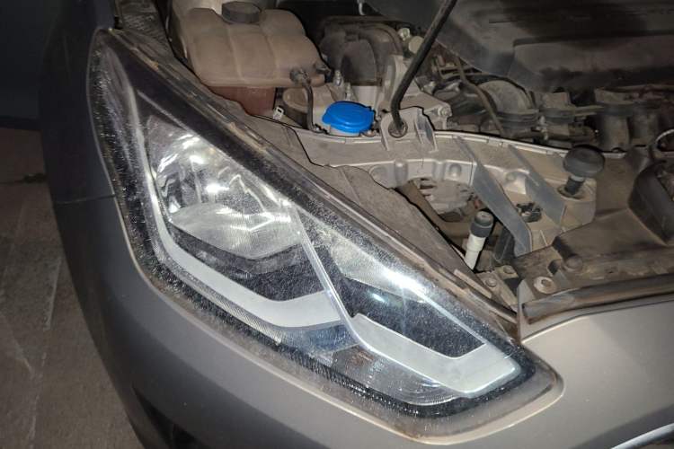 Used Ford Escort 2015 1.5L Manual Comfort Model Right Front Headlight