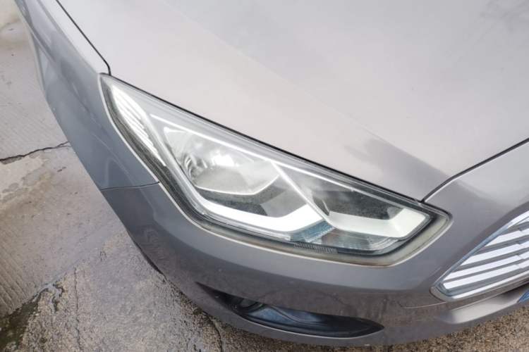 Used Ford Escort 2015 1.5L Automatic Comfort Edition Right Front Headlight