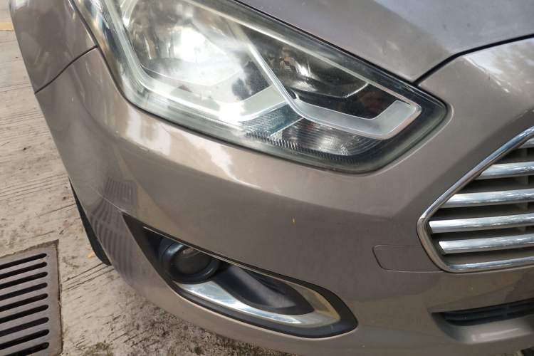Used Ford Escort 2015 1.5L Automatic Fashion Model Right Front Headlight