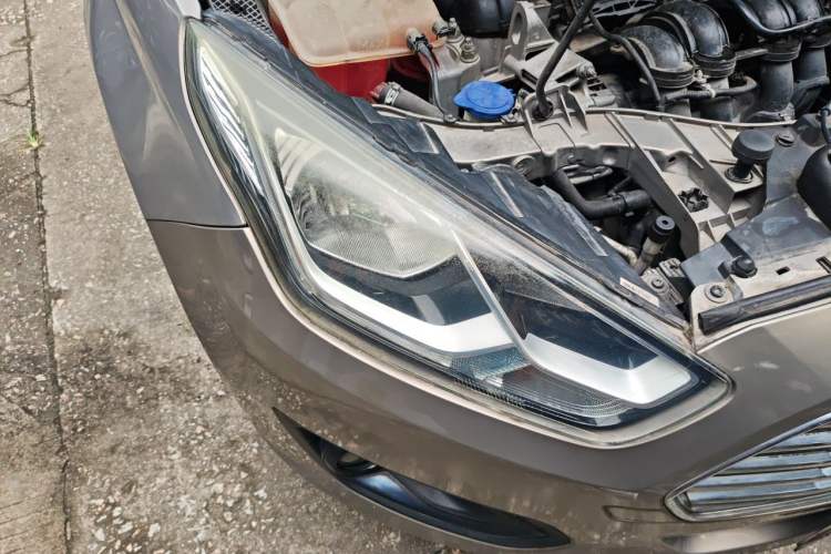 Used Ford Escort 2015 1.5L Automatic Comfort Edition Right Front Headlight