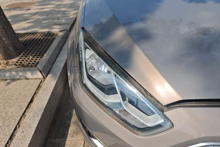 Used Ford Escort 2015 1.5L Manual Fashion Edition Right Front Headlight
