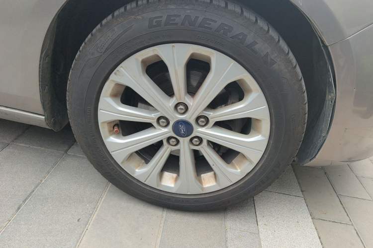 Used Ford Escort 2015 1.5L Automatic Fashion Model Right Front Wheel Hub