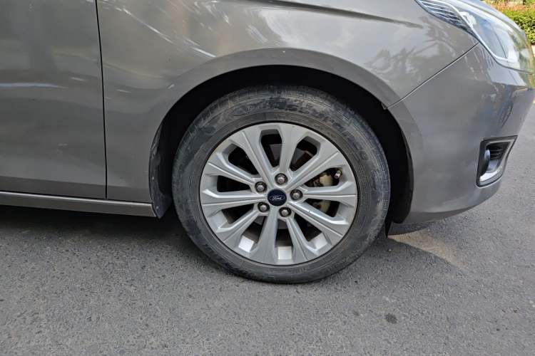 Used Ford Escort 2015 1.5L Automatic Fashion Model Right Front Wheel Hub