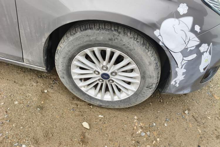 Used Ford Escort 2015 1.5L Manual Comfort Model Right Front Wheel Hub