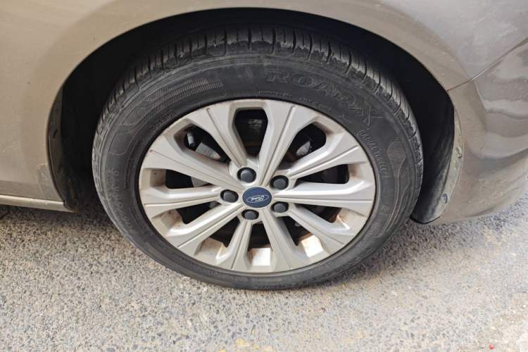Used Ford Escort 2015 1.5L Automatic Fashion Model Right Front Wheel Hub