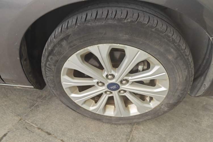 Used Ford Escort 2015 1.5L Automatic Comfort Edition Right Front Wheel Hub