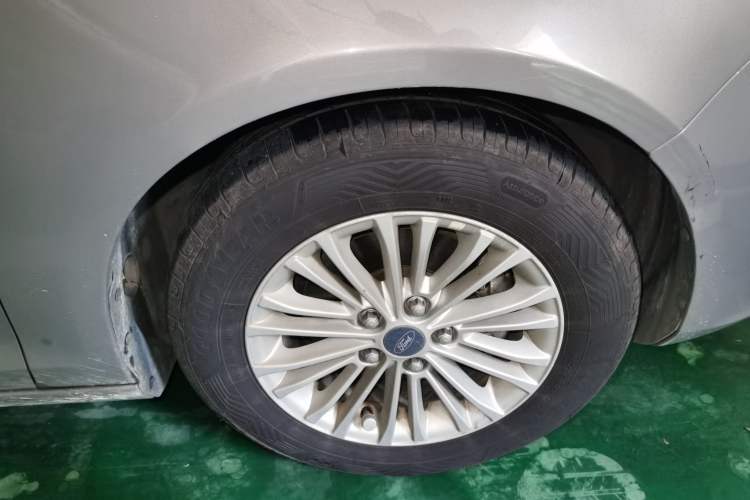 Used Ford Escort 2015 1.5L Automatic Fashion Model Right Front Wheel Hub