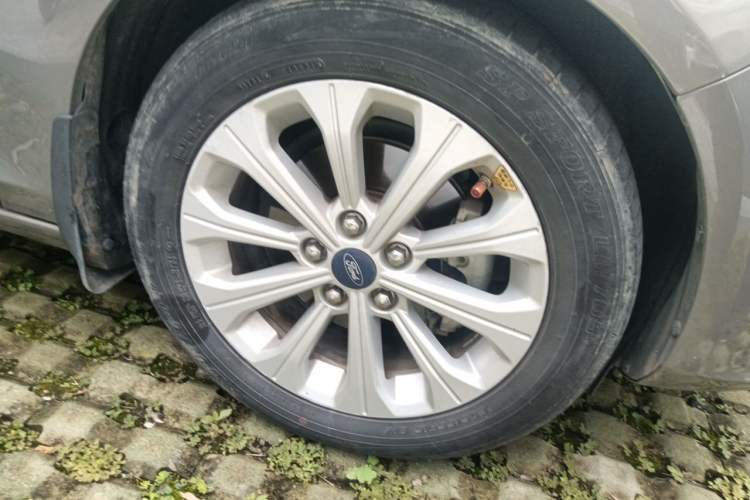 Used Ford Escort 2015 1.5L Automatic Fashion Model Right Front Wheel Hub