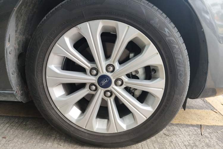 Used Ford Escort 2015 1.5L Automatic Fashion Model Right Front Wheel Hub