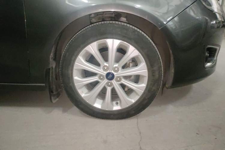 Used Ford Escort 2015 1.5L Automatic Fashion Model Right Front Wheel Hub