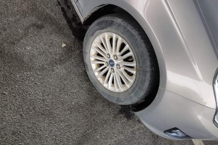 Used Ford Escort 2015 1.5L Automatic Comfort Edition Right Front Wheel Hub