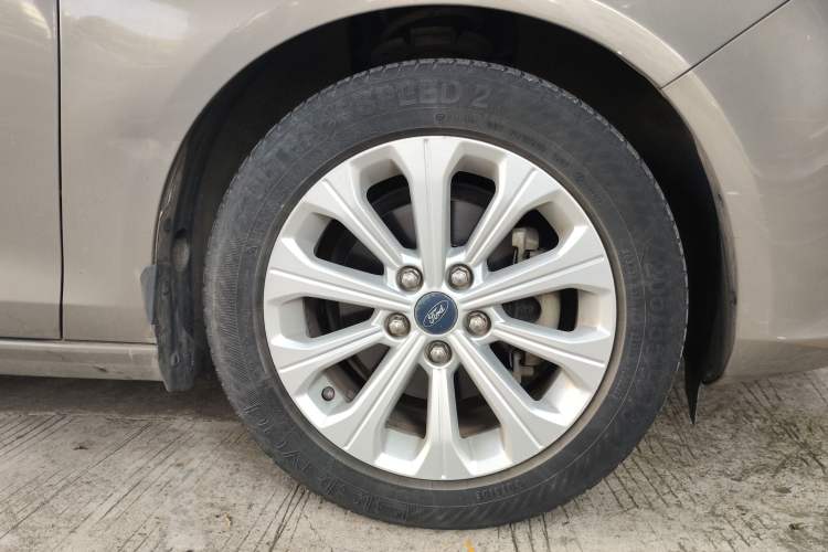 Used Ford Escort 2015 1.5L Automatic Fashion Model Right Front Wheel Hub