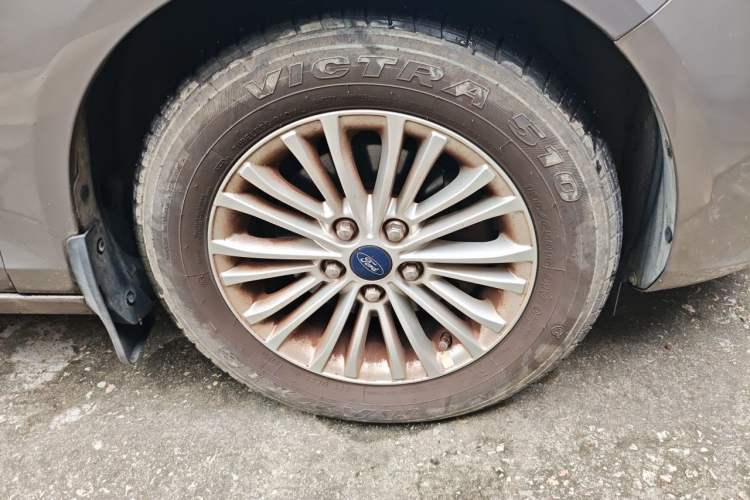Used Ford Escort 2015 1.5L Automatic Comfort Edition Right Front Wheel Hub