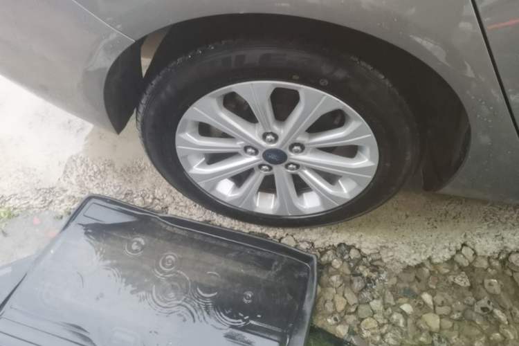 Used Ford Escort 2015 1.5L Automatic Fashion Model Right Rear Wheel Hub