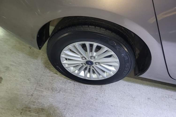 Used Ford Escort 2015 1.5L Automatic Comfort Edition Right Rear Wheel Hub