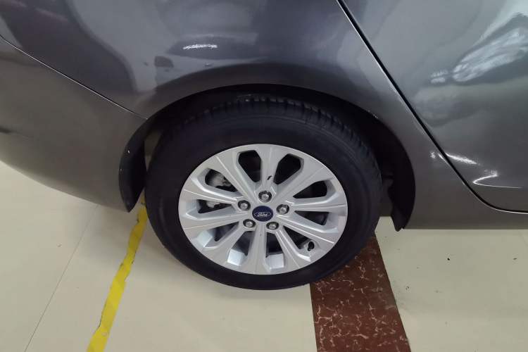 Used Ford Escort 2015 1.5L Automatic Fashion Model Right Rear Wheel Hub