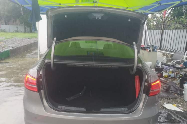 Used Ford Escort 2015 1.5L Automatic Fashion Model Trunk