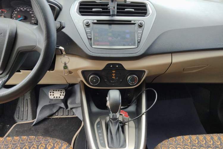 Used Ford Escort 2015 1.5L Automatic Comfort Edition Audio And AC Panel