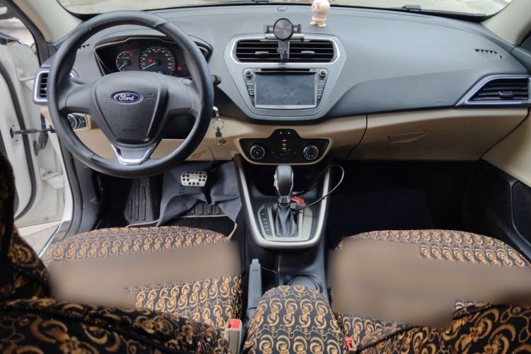 Used Ford Escort 2015 1.5L Automatic Comfort Edition Center Console