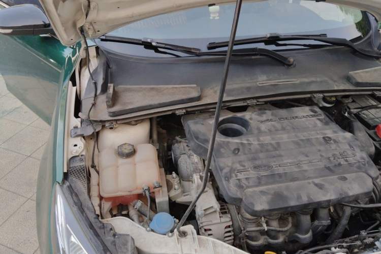 Used Ford Escort 2015 1.5L Automatic Comfort Edition Engine Bay Right
