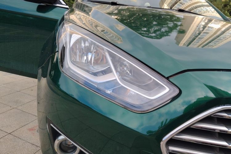Used Ford Escort 2015 1.5L Automatic Comfort Edition Right Front Headlight