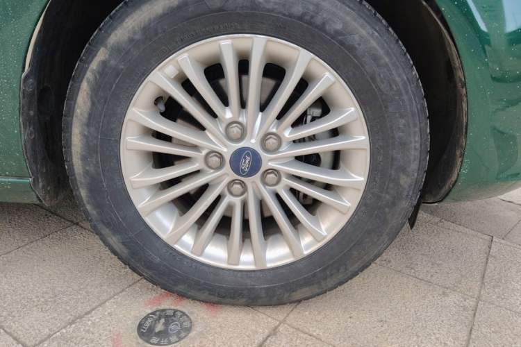 Used Ford Escort 2015 1.5L Automatic Comfort Edition Right Front Wheel Hub