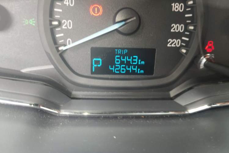 Used Ford Escort 2015 1.5L Automatic Fashion Model Odometer Close Up