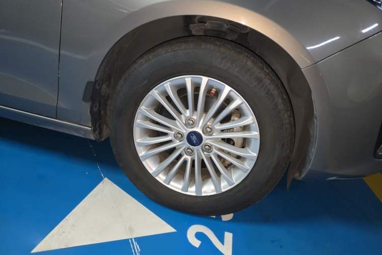 Used Ford Escort 2015 1.5L Automatic Comfort Edition Right Front Wheel Hub