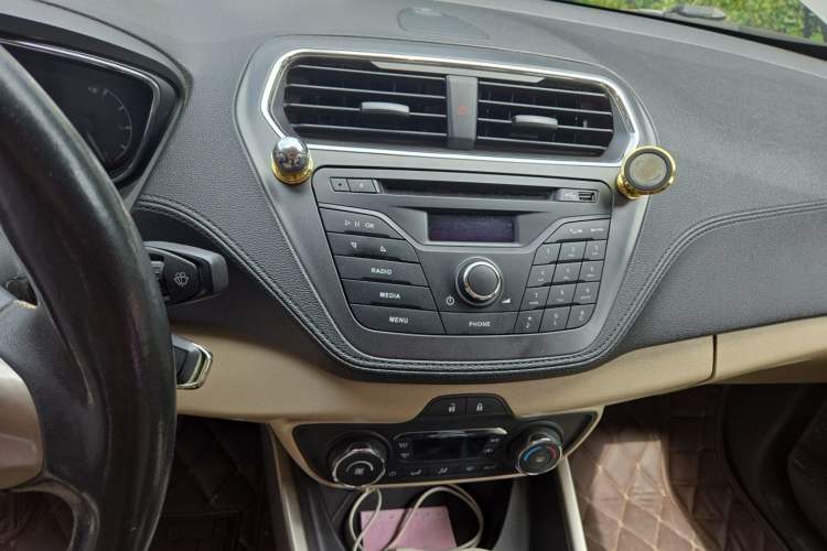 Used Ford Escort 2015 1.5L Manual Fashion Edition Audio And AC Panel