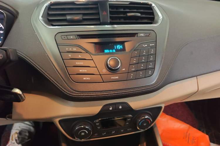 Used Ford Escort 2015 1.5L Automatic Fashion Model Audio And AC Panel