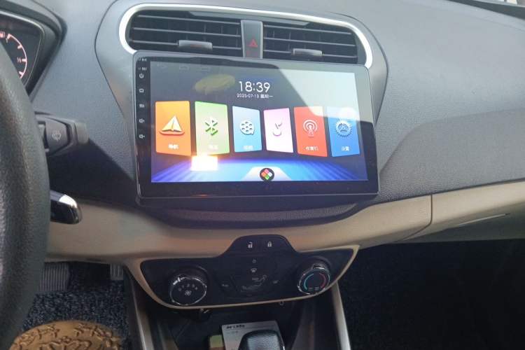 Used Ford Escort 2015 1.5L Automatic Comfort Edition Audio And AC Panel