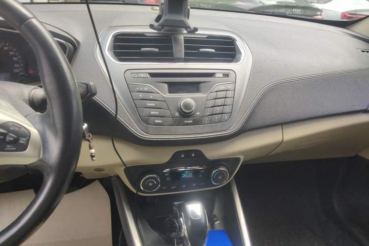 Used Ford Escort 2015 1.5L Automatic Fashion Model Audio And AC Panel