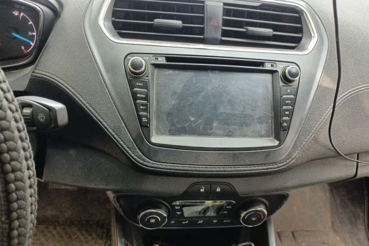 Used Ford Escort 2015 1.5L Automatic Fashion Model Audio And AC Panel