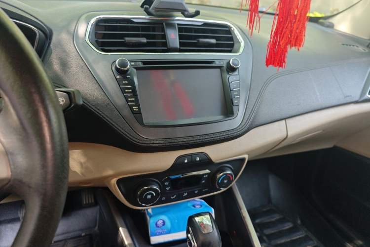 Used Ford Escort 2015 1.5L Automatic Fashion Model Audio And AC Panel