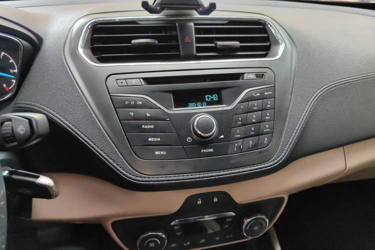 Used Ford Escort 2015 1.5L Automatic Fashion Model Audio And AC Panel